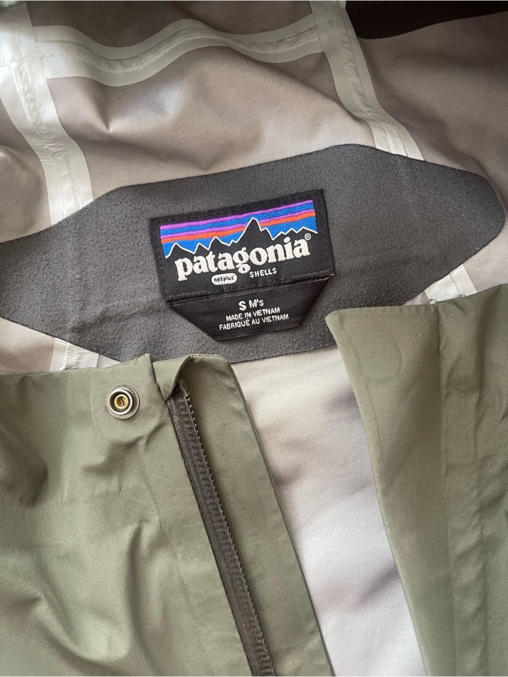 Patagonia Men's Olive Green Raincoat Hooded Shell - Picture 2 of 9
